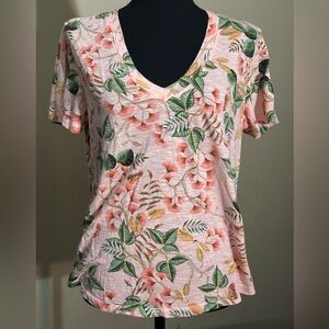 LOFT Womens V-Neck Medium Peach w/ Green Leaves & Floral Design Short Sleeve Tee